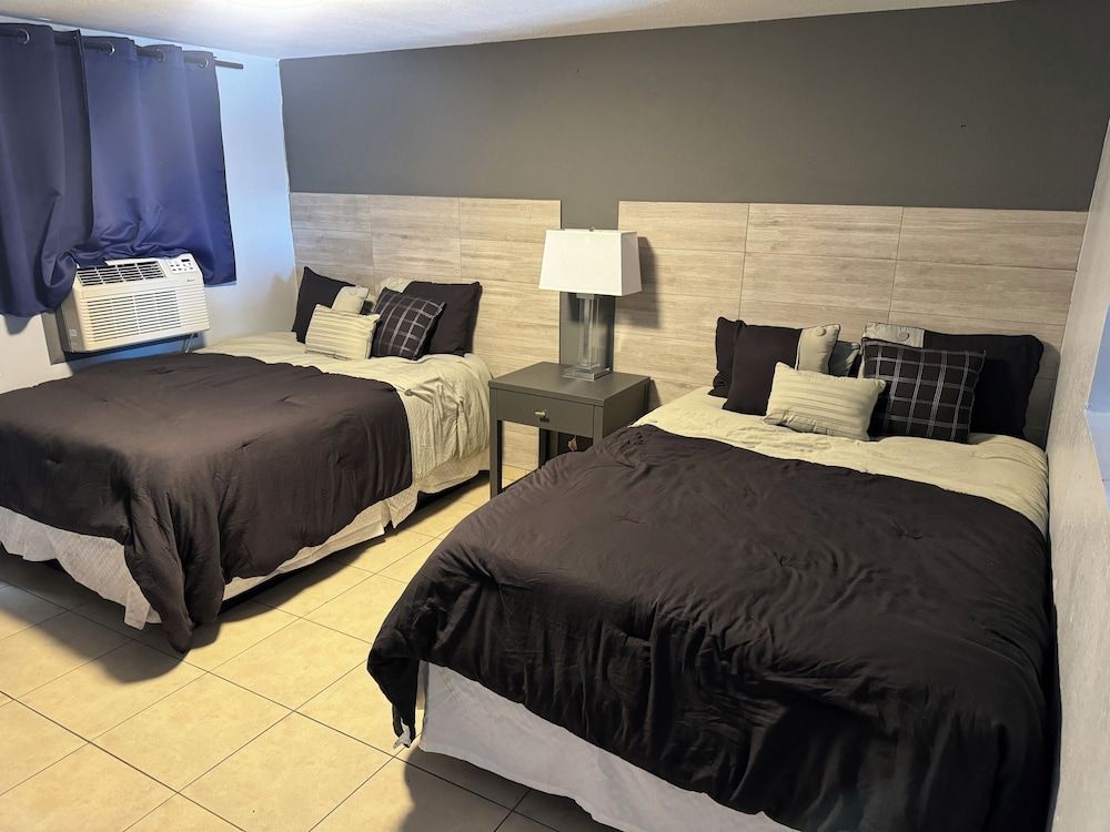 Rawls Motel Studio Queen Double Bed