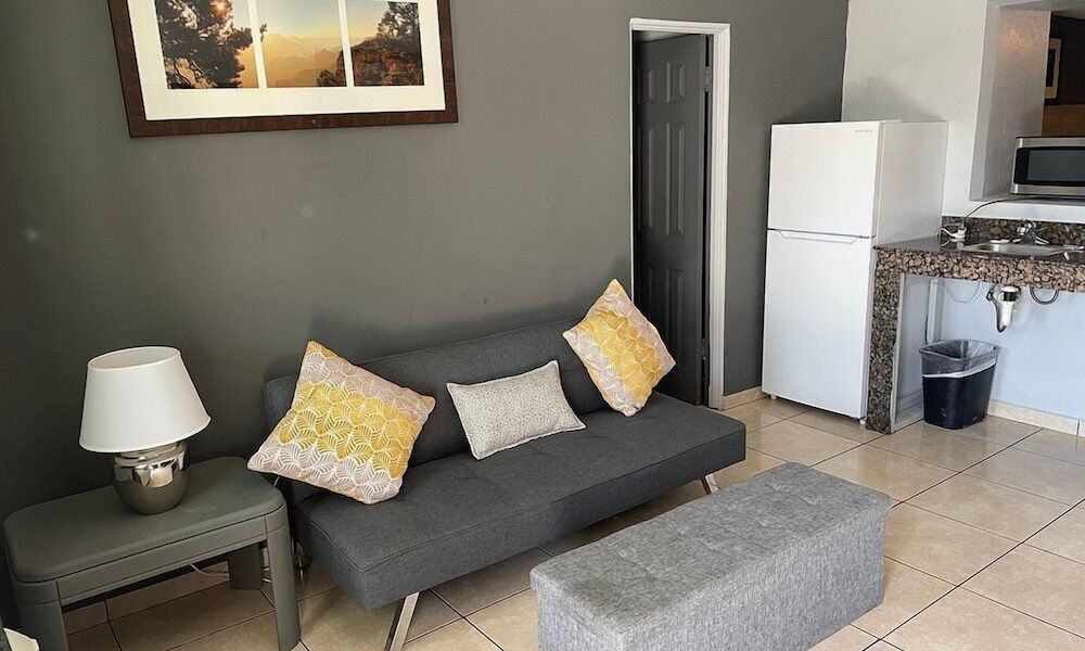 Rawls Motel Studio Queen Double Bed 8