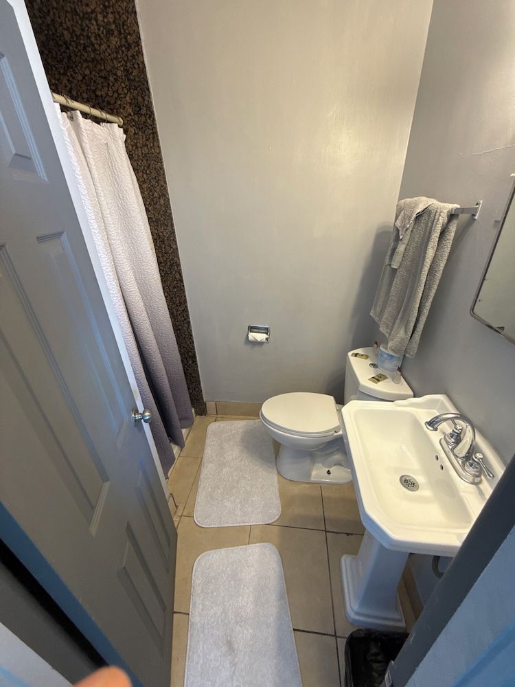 Rawls Motel Studio Queen Double Bed 4