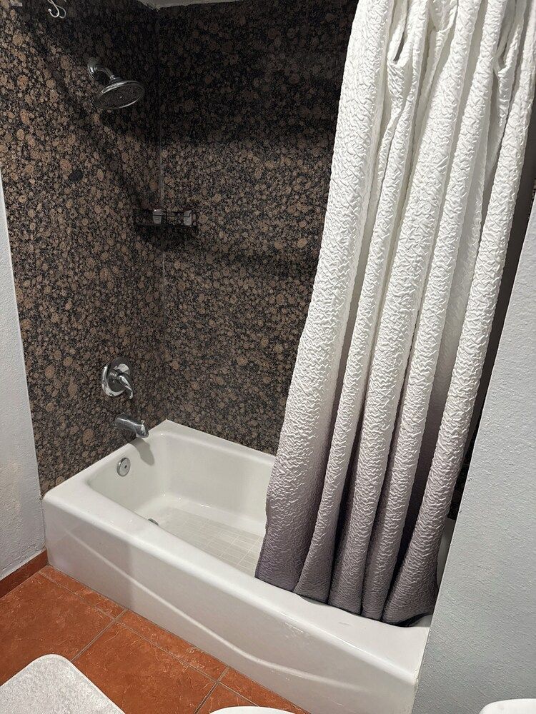 Rawls Motel Studio Queen Double Bed 6