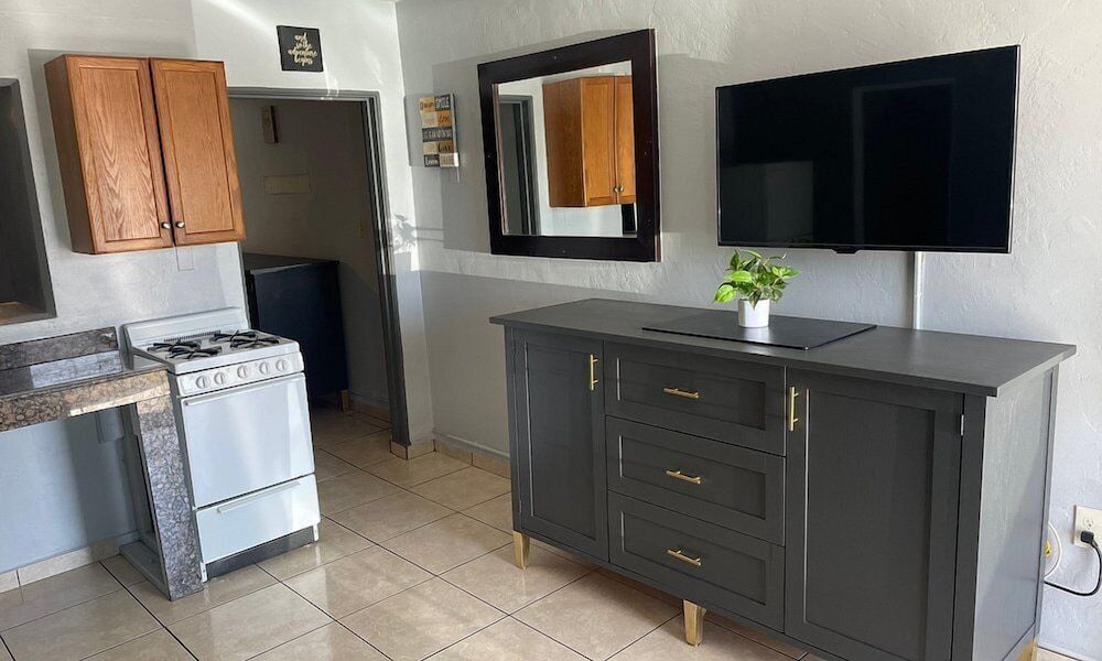 Rawls Motel Studio Queen Double Bed 9