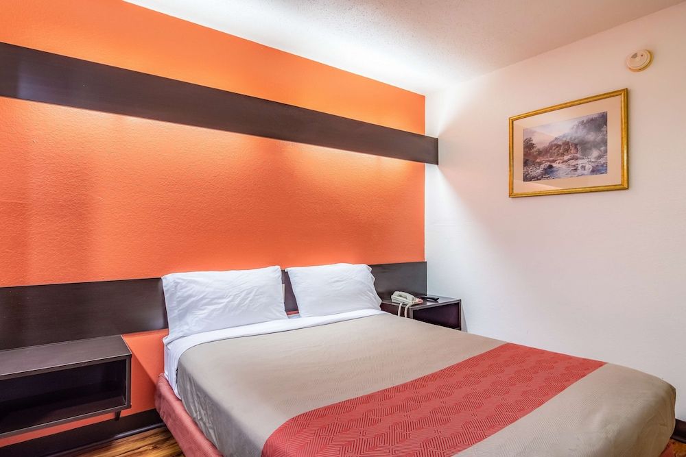 Standard Room, 1 Queen Bed, Accessible, Non Smoking