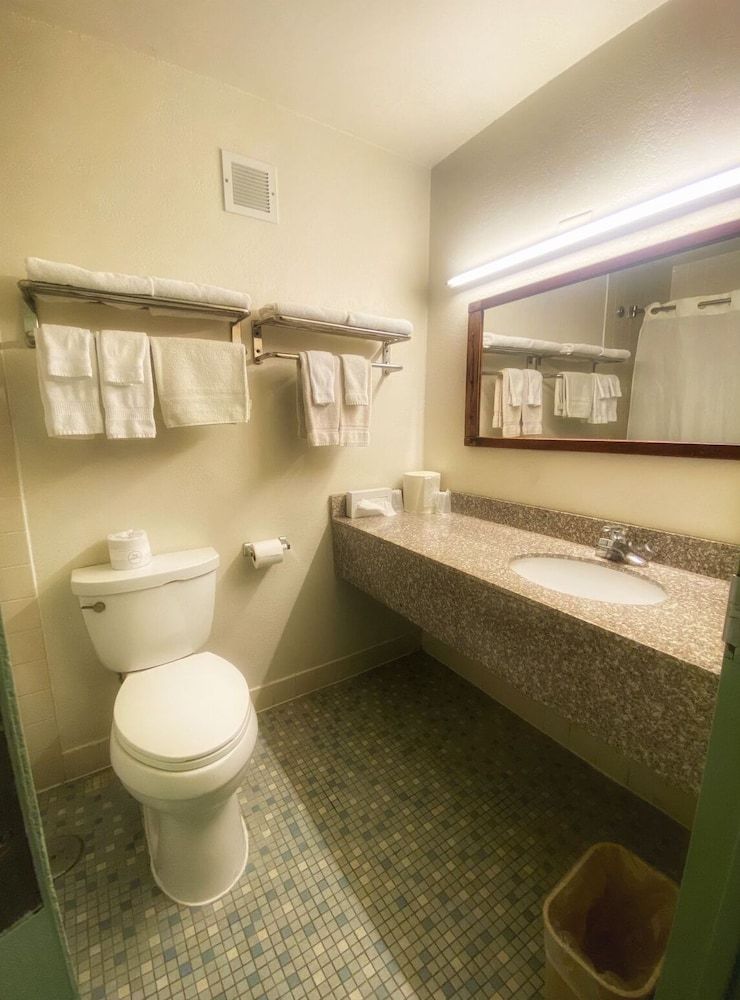 Galesburg Extended Stay Standard Double Room, Courtyard View 2