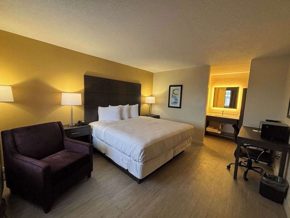 Standard Suite, 1 King Bed, Non Smoking