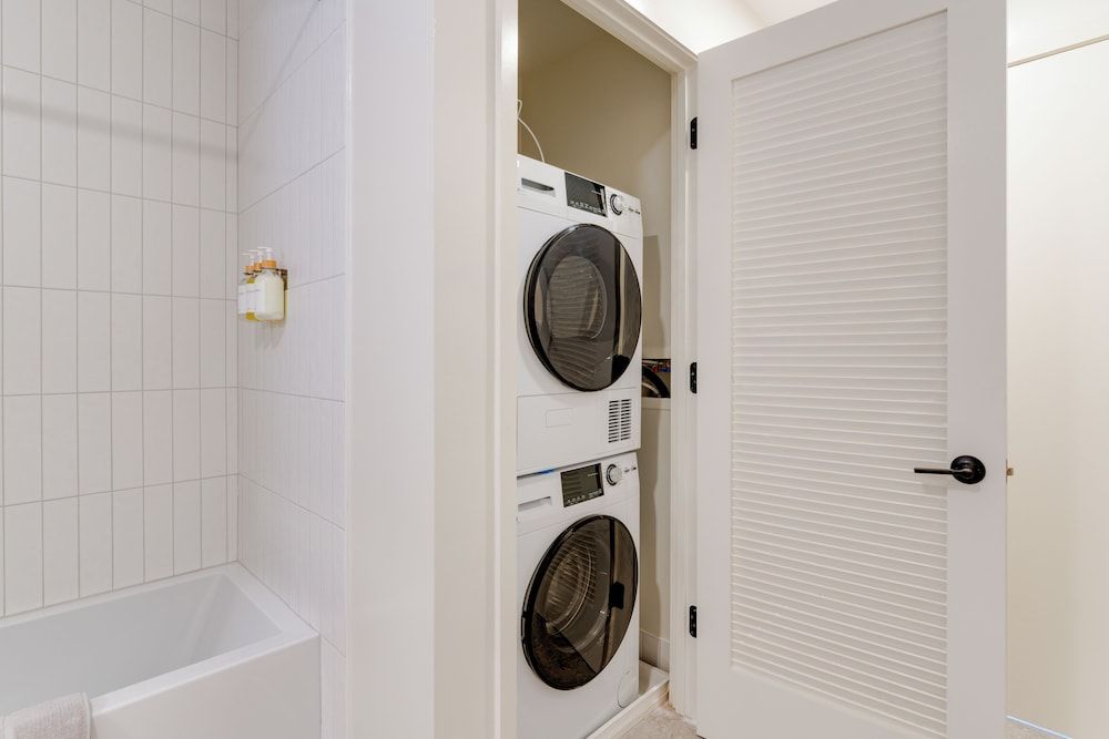 One Grove Studio, 1 Queen Bed, Non Smoking 6