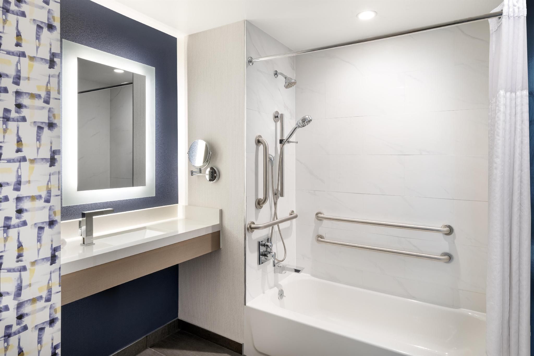 1 Queen Bed Mobility Accessible Bathtub