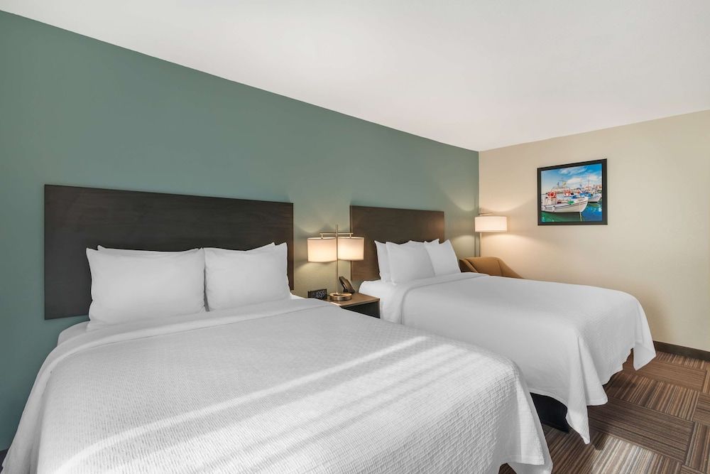 Best Western Plus Bluffton / Hilton Head Hotel Standard Room, 2 Queen Beds, Accessible, Bathtub