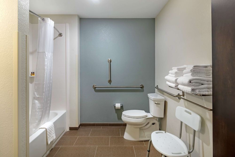 Best Western Plus Bluffton / Hilton Head Hotel Suite, 2 Queen Beds, Accessible, Kitchen (with Sofabed, Full Kitchen) 3