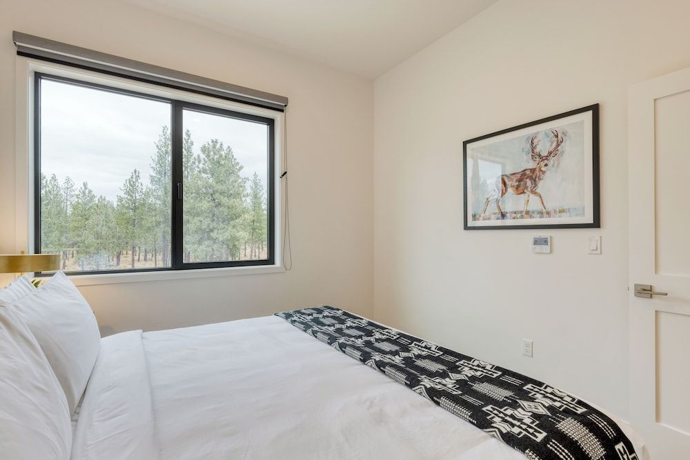 The Aerie Suites by AvantStay – Modern Comfort with Mountain Views