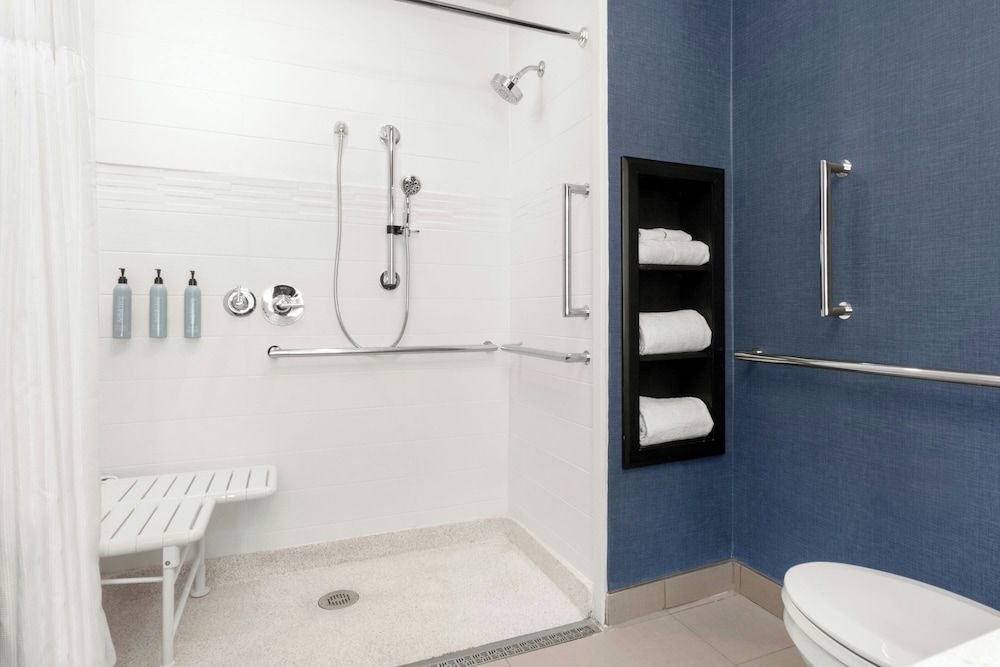 Residence Inn By Marriott Yuma Studio Suite, Multiple Beds, Non Smoking (Mobility Accessible, Roll-in Shower) 4