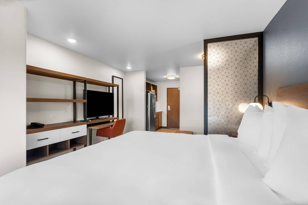 Everhome Suites Cheyenne Standard Room, 1 King Bed, Non Smoking 2