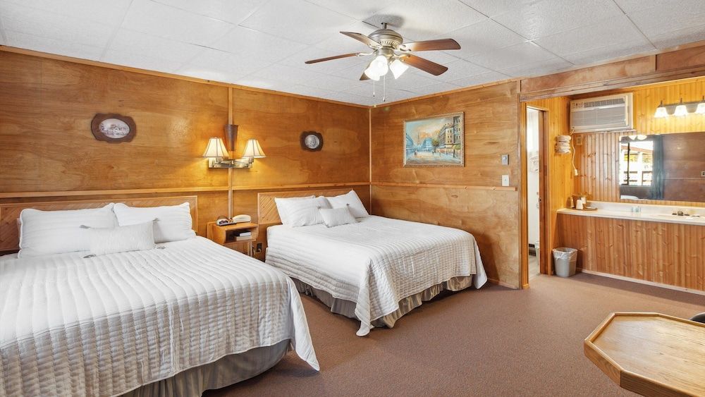 Vindel Motel Standard Room, 2 Queen Beds 2