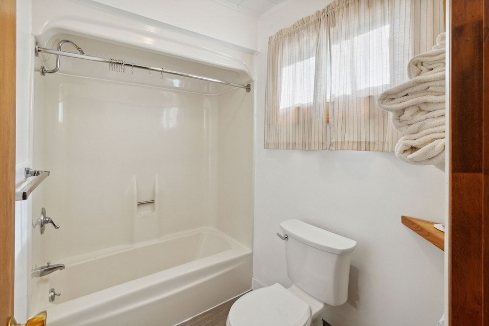 Vindel Motel Standard Room, 2 Queen Beds 3