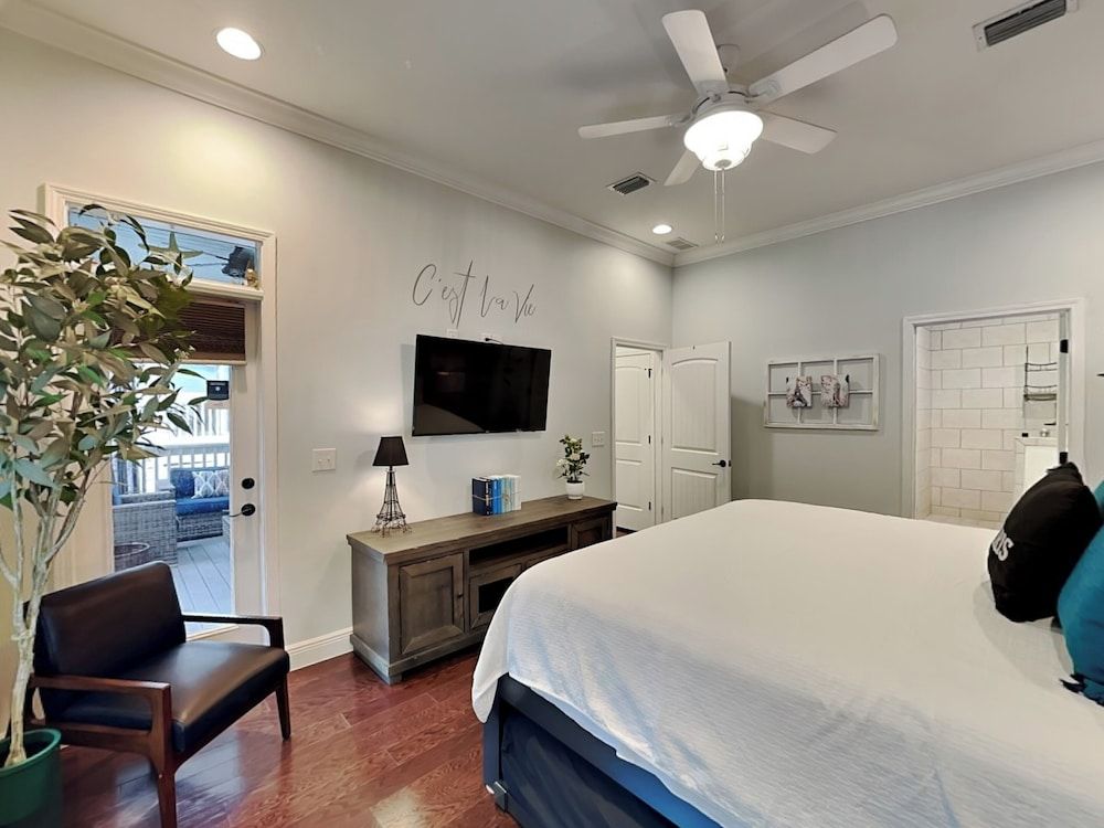Studio (3 Bedrooms)