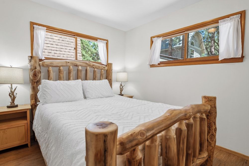 Cabin, 2 Queen Beds, Hot Tub, Mountain View