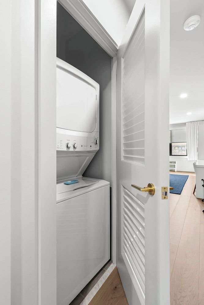 The Selby Luxury Studio Suite 3