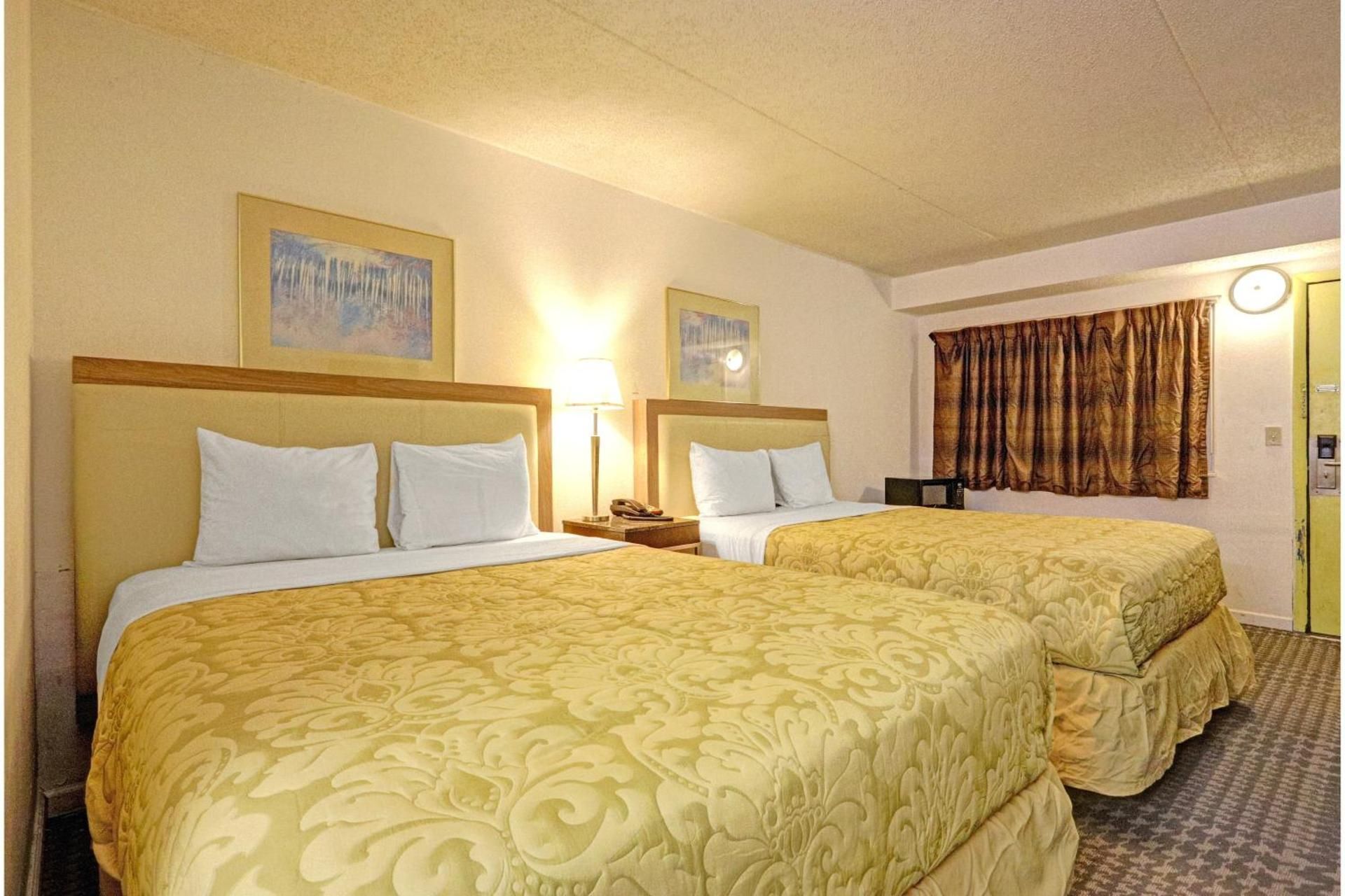 2 Queen Beds Non-Smoking