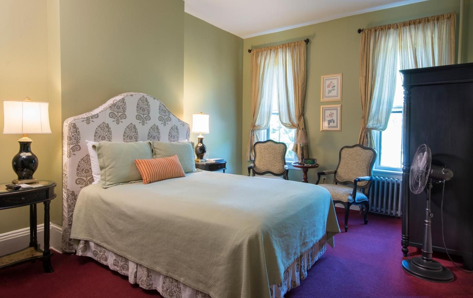 Classic Room - One Queen Bed
