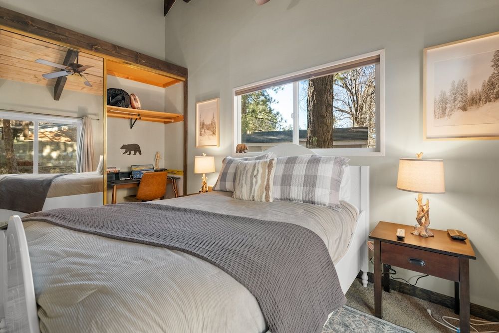 Cabin, Multiple Beds, Hot Tub, Mountain View