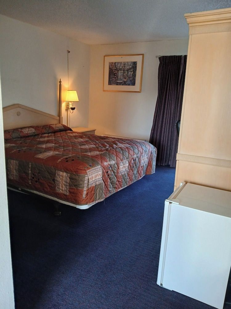 The Hastings Inn Parsons Standard Room 2