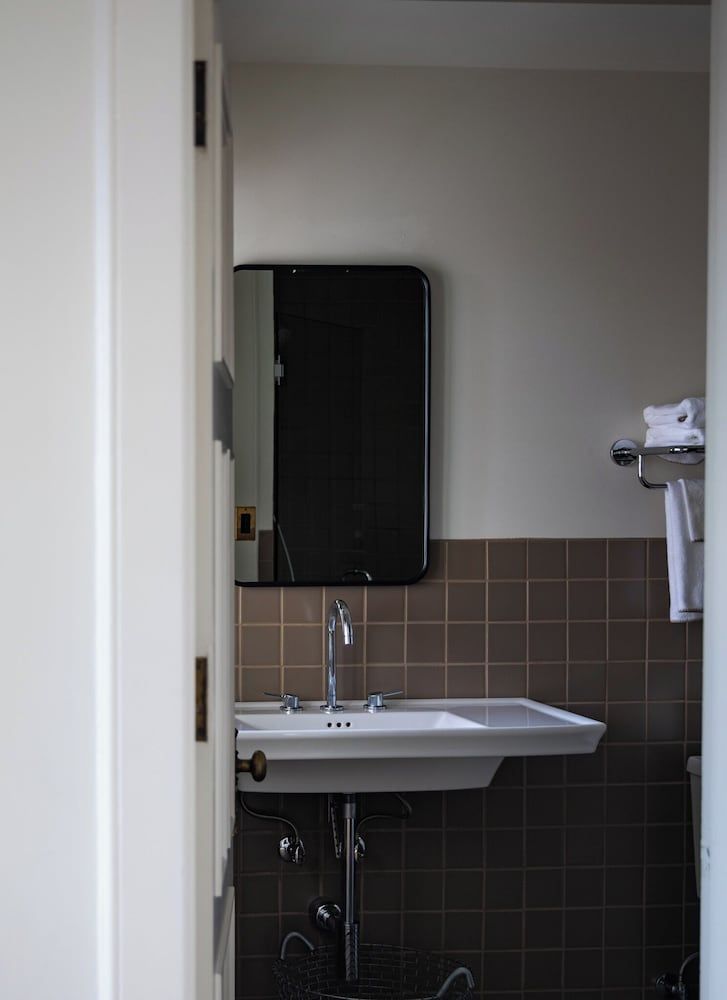 ALEO Luxury Suite, Balcony, Courtyard View 4