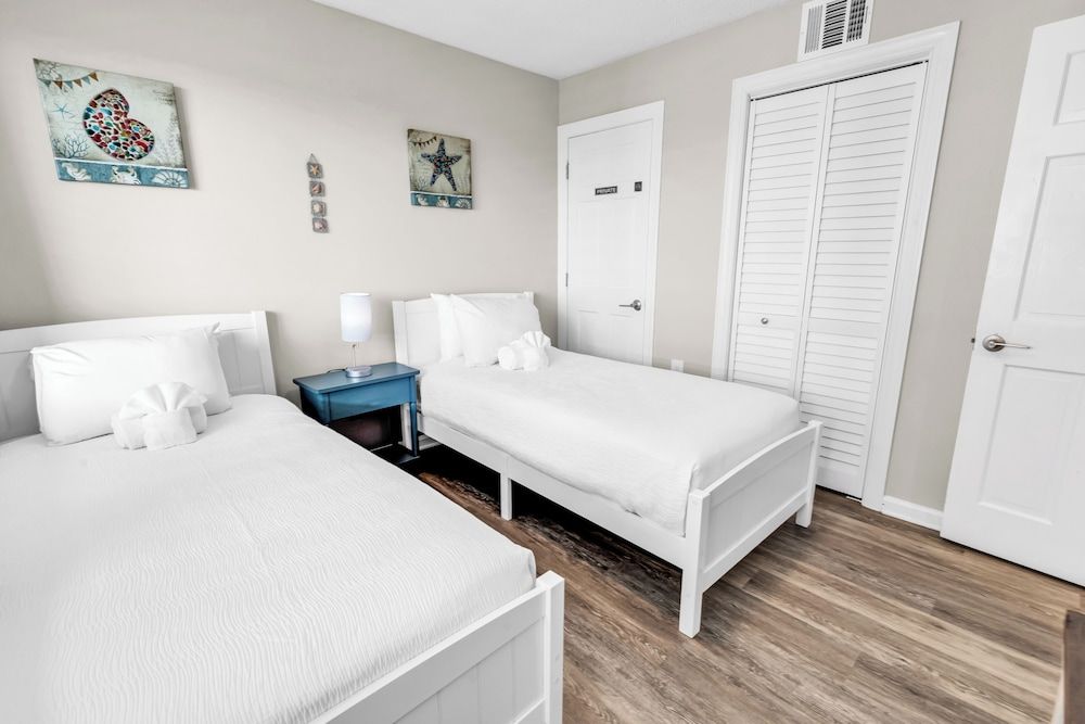 Bluewater Resort Condos Exclusive Condo, 2 Bedrooms, Balcony, Ocean View 2