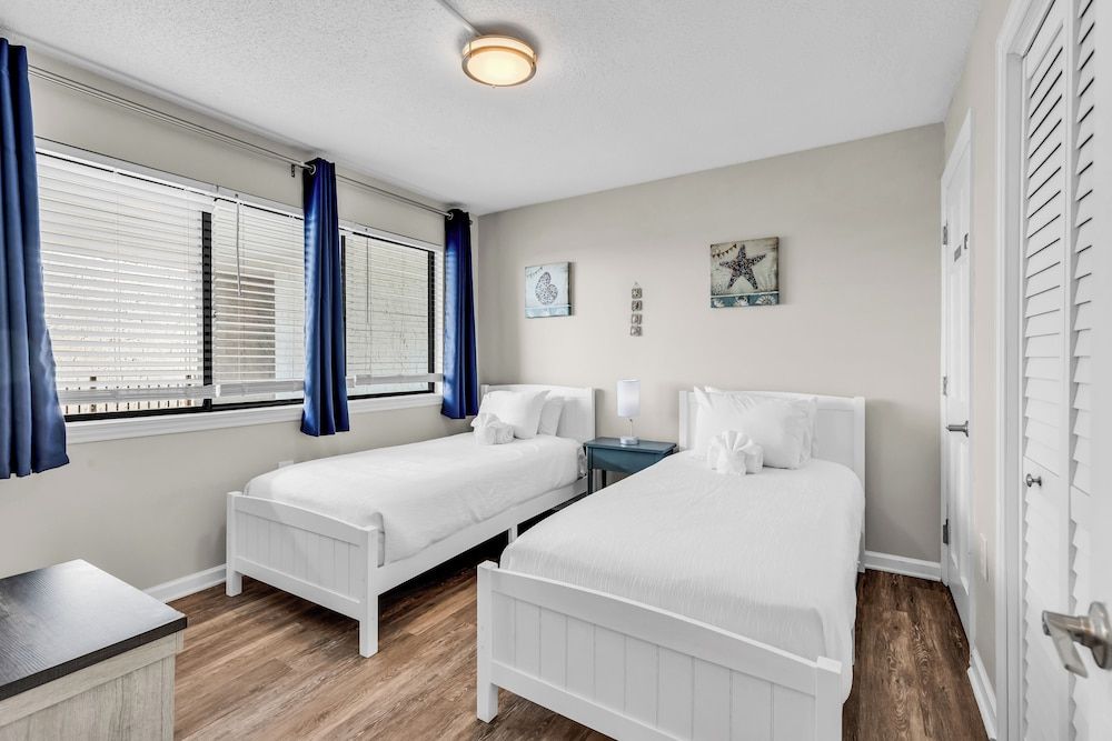 Bluewater Resort Condos Exclusive Condo, 2 Bedrooms, Balcony, Ocean View