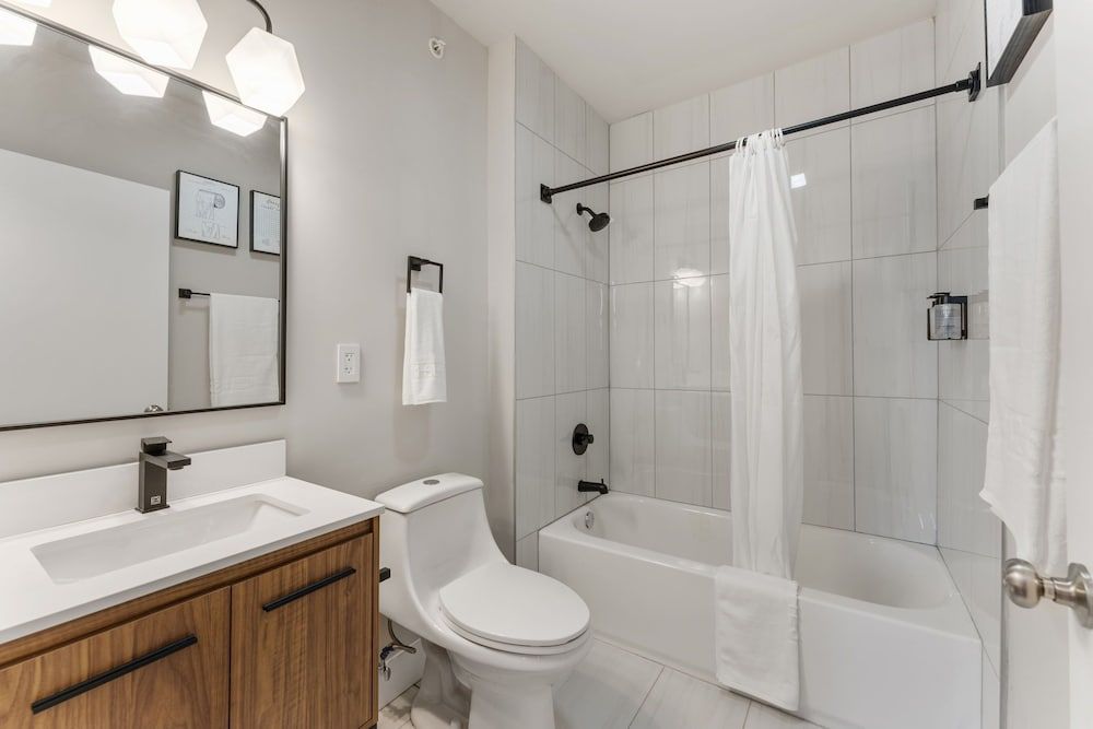 4211 Suites Economy Suite, 1 King Bed with Sofa bed, Non Smoking, Kitchen 3