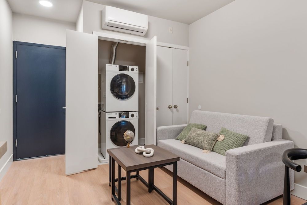 4211 Suites Economy Suite, 1 King Bed with Sofa bed, Non Smoking, Kitchen 4