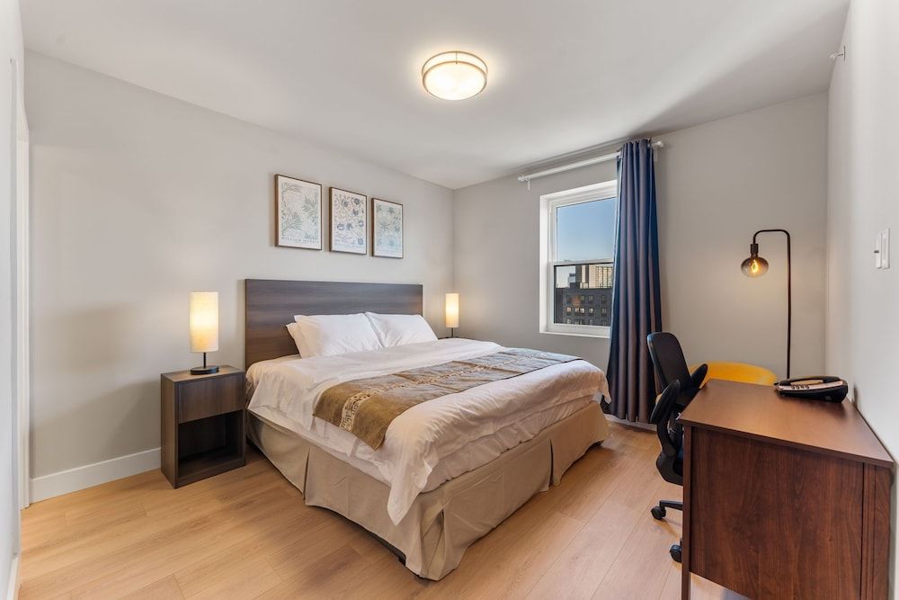 4211 Suites Economy Suite, 1 King Bed with Sofa bed, Non Smoking, Kitchen