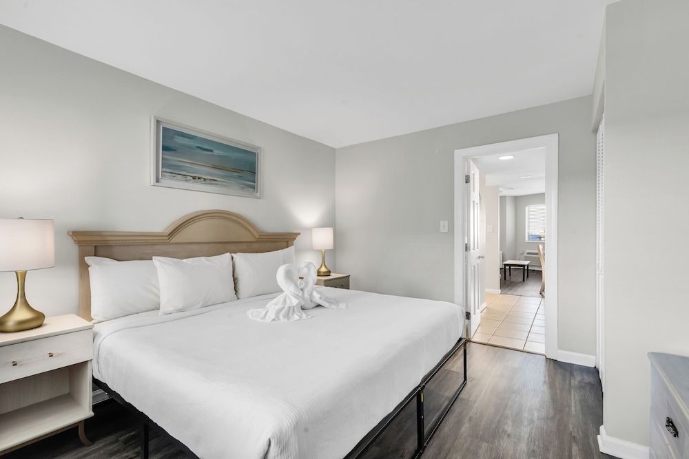 Signature Condo, 1 Bedroom, Kitchen, Partial Ocean View