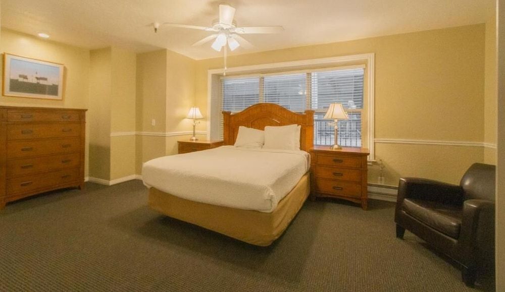 Suite, 2 Bedrooms, Kitchen