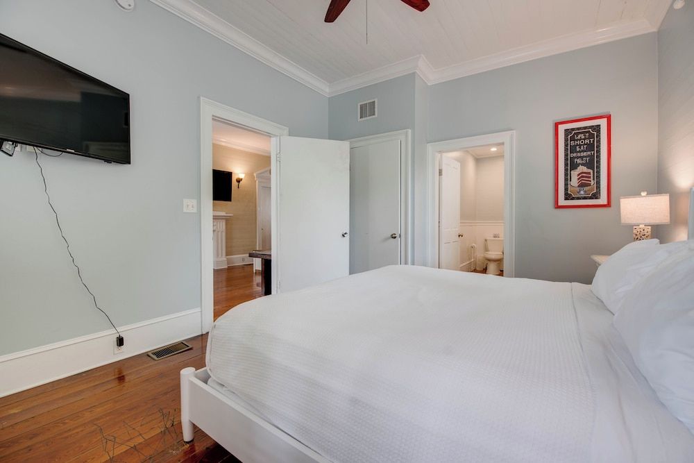 Sweet Caroline - Two Bedroom Spacious Apartment