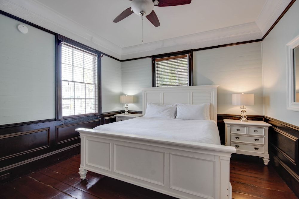 Sweet Caroline - Two Bedroom Spacious Apartment