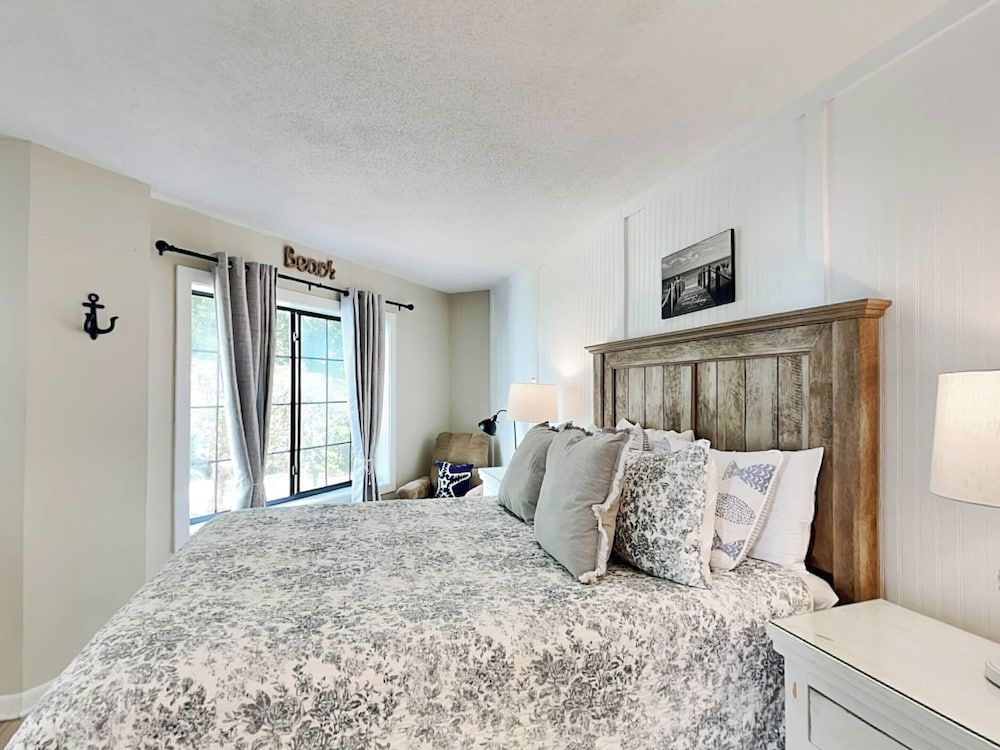 Condo, 1 Queen Bed with Sofa bed, Pool Access, Pool View (Ocean Walk 106A - No Pets Allowed)