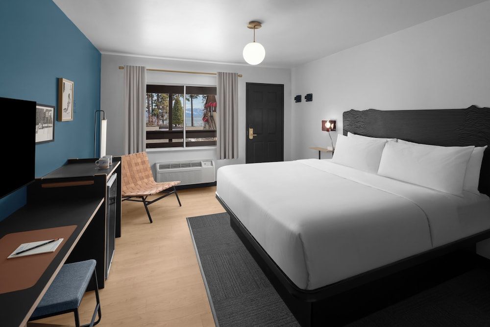 evo Hotel Tahoe City Classic Room, 1 King Bed, Patio 2