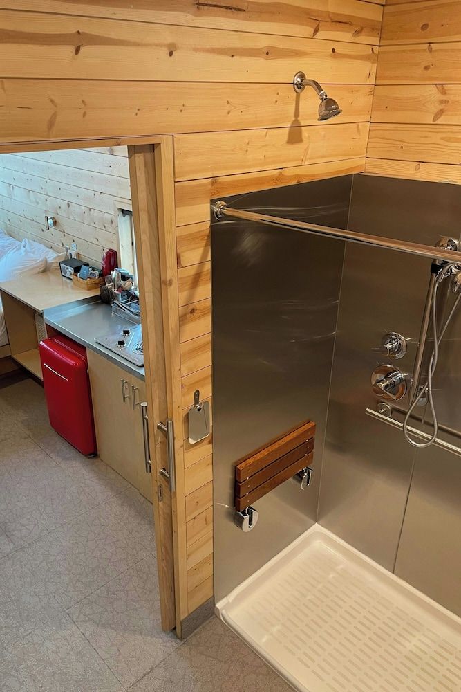 Postcard Cabins Lake Hartwell Cabin, 1 Queen Bed