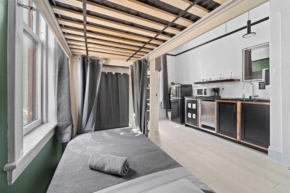 Deluxe Studio Suite