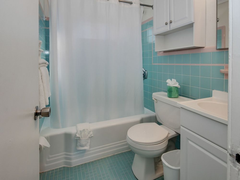 Family Apartment, 1 Bedroom (Check-In Age 25) Swimming pool is located across the street.