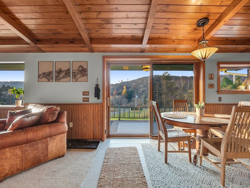 The Eagles Nest Villa, Mountain View 11