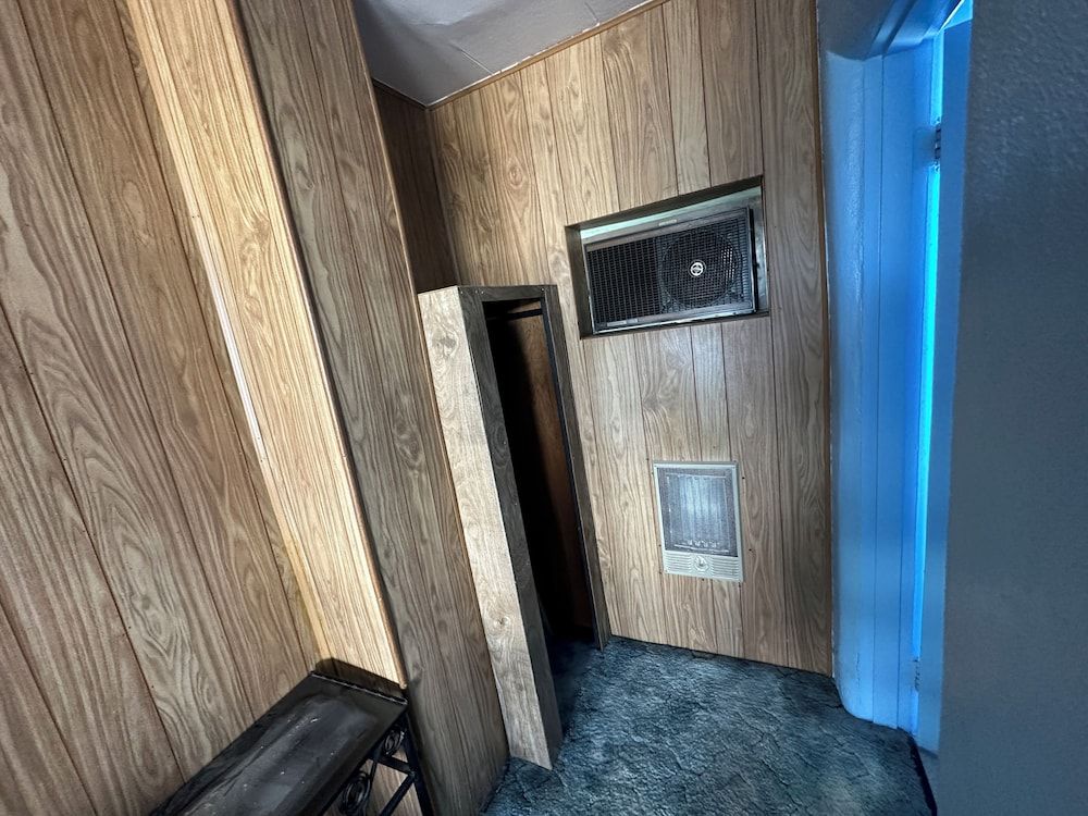 Maverick Motel and Glamp Ground Deluxe Room, 2 Queen Beds, Mountain View 16