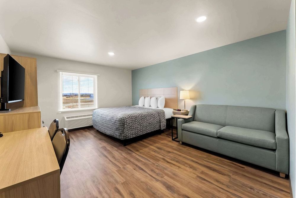 Suite, 1 King Bed with Sofa bed, Non Smoking