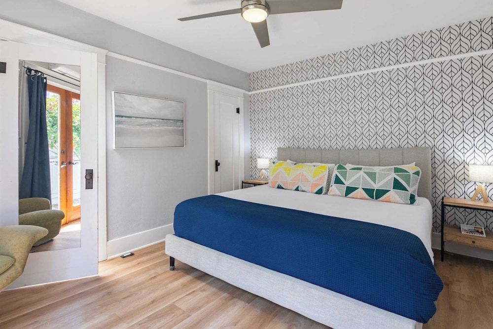 House (2 Bedrooms)