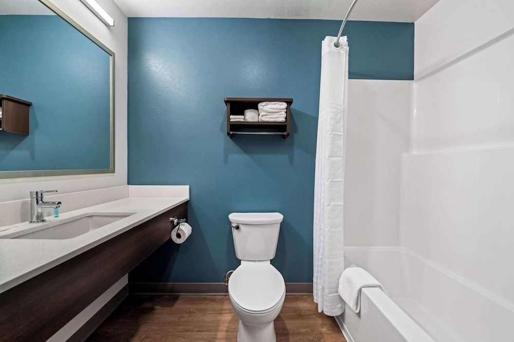 Woodspring Suites Loves Park Rockford Standard Room, 1 King Bed, Non Smoking 4