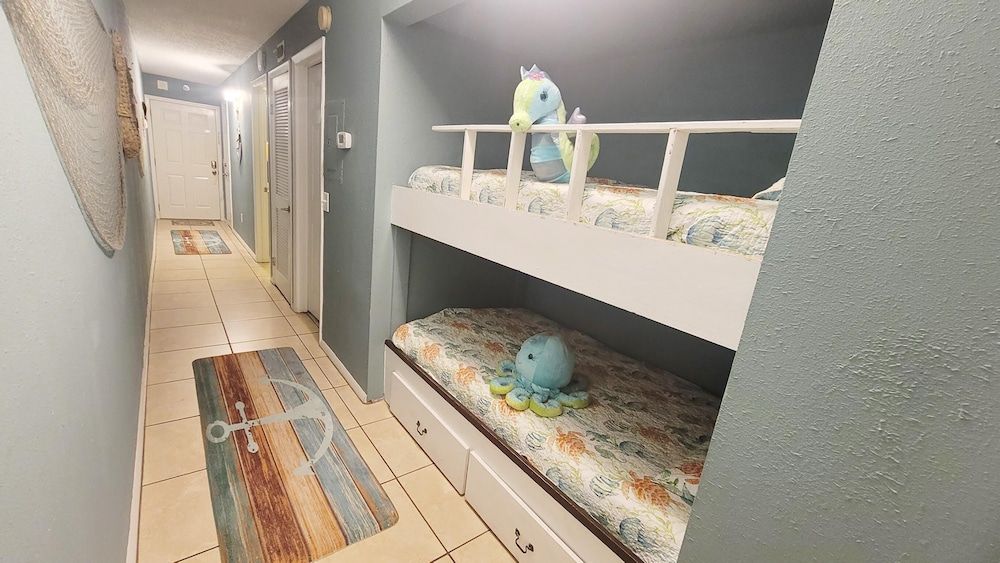 Condo, 1 King Bed with Sofa bed (The Summit 431)
