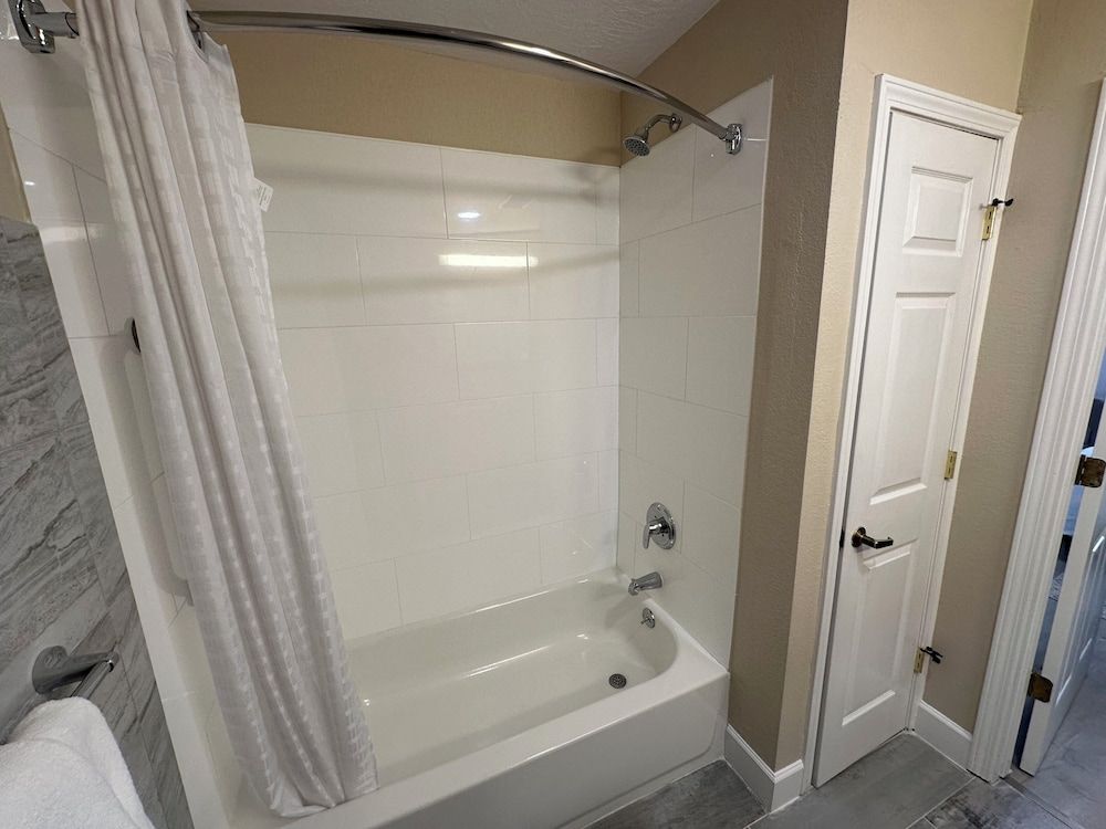 B&J HOTELS Deluxe Apartment, 2 Bedrooms 6