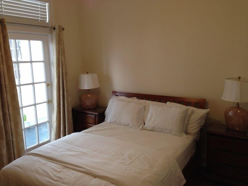 Douglas House 8D Premium Cuban Club Condo, Duval St. Parade Balcony, 2 bedrooms, 2 bathrooms, Kitchen, 2nd Floor 4