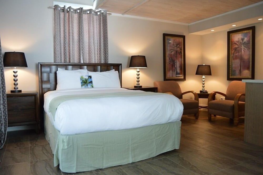 Douglas House Christmas Palm Loft Suite, 2 Queen Beds, Garden View, 2nd Floor Stair Access