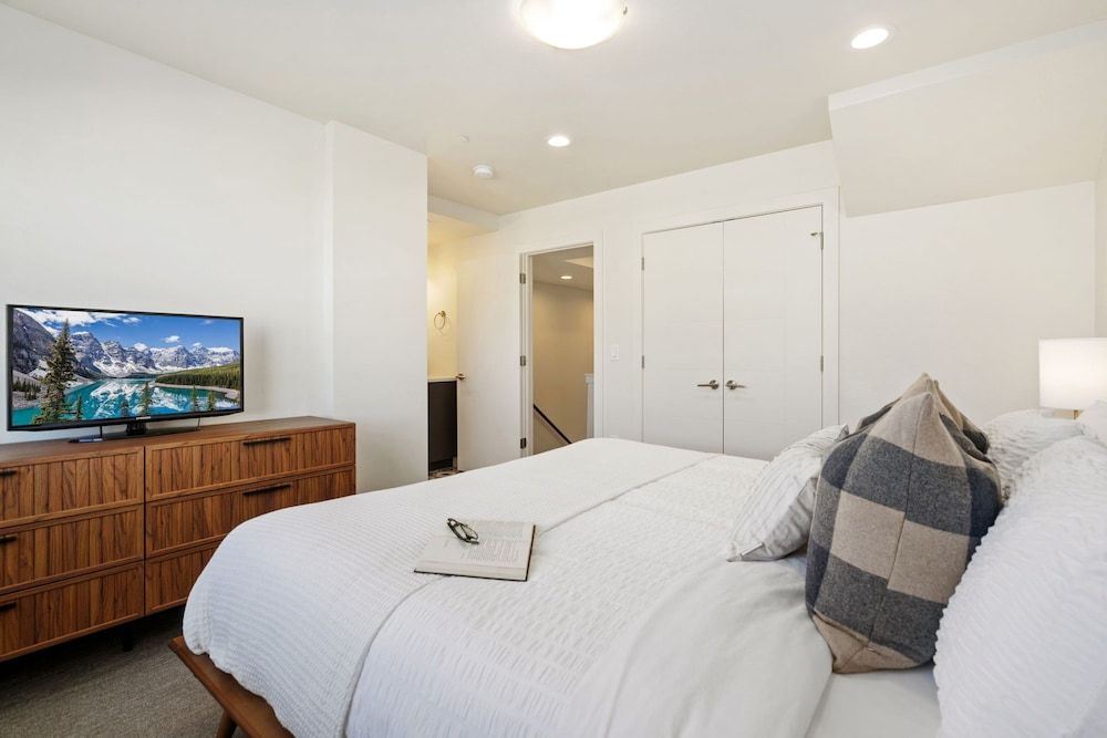 Townhome, Multiple Beds, Patio, Mountain View (908 Jerome St. (Unit 2))