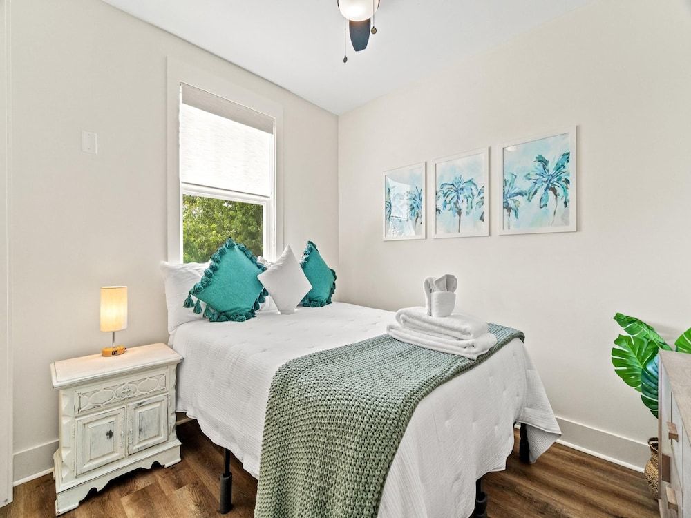 Studio (4 Bedrooms)